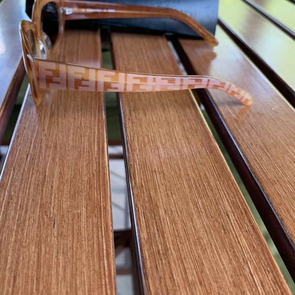 FENDI Sunglasses 🕶️ - Picture 4 of 8